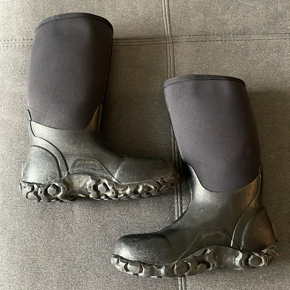 BOGS black all weather Classic rain boot